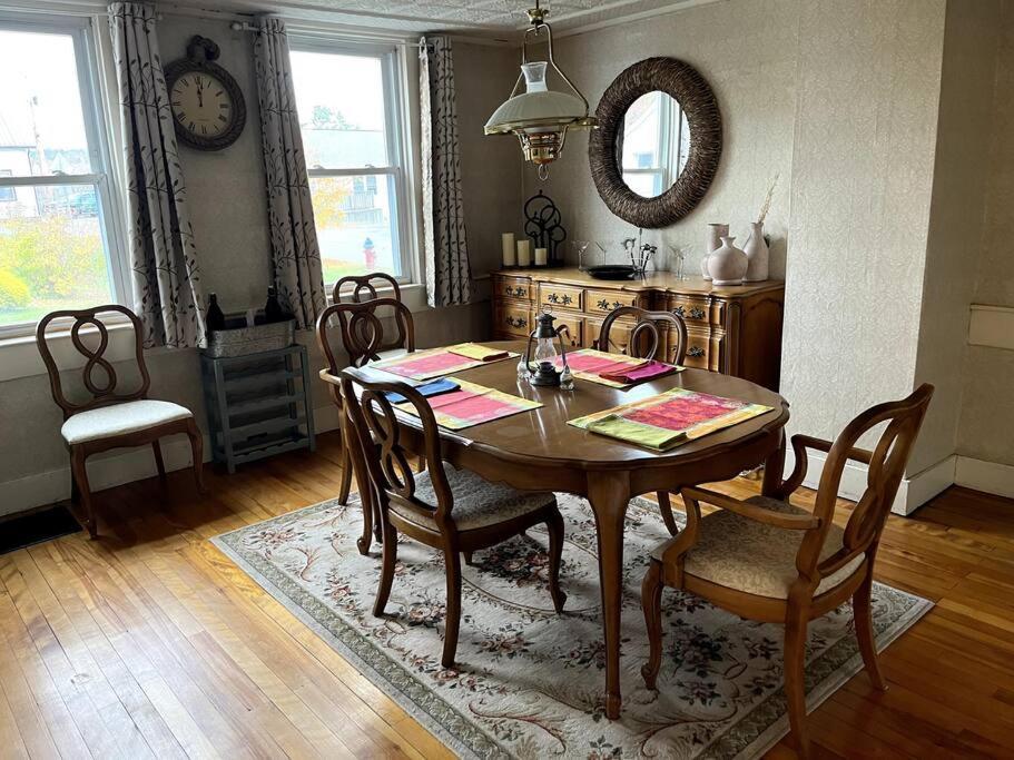 Cute 6-Bedroom Getaway In The Heart Of Littleton Bagian luar foto