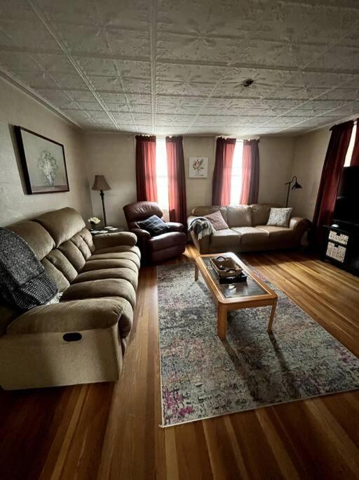 Cute 6-Bedroom Getaway In The Heart Of Littleton Bagian luar foto