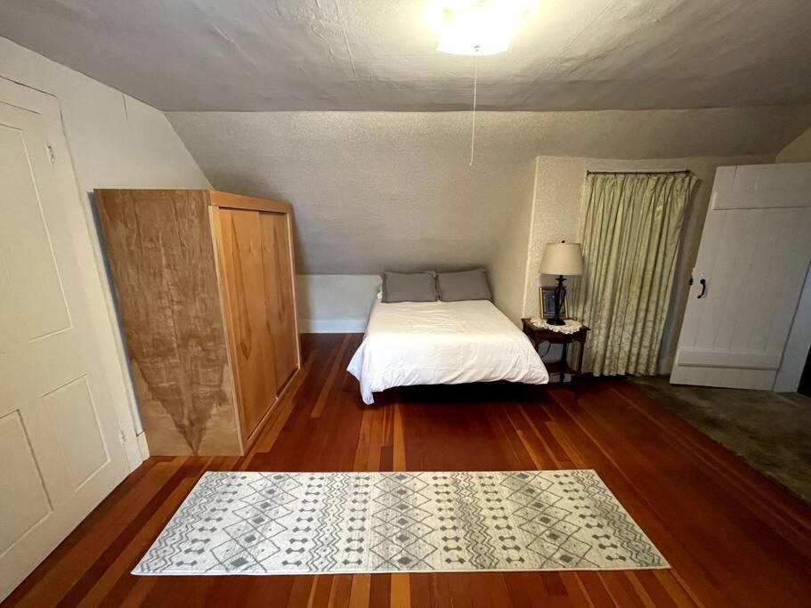 Cute 6-Bedroom Getaway In The Heart Of Littleton Bagian luar foto