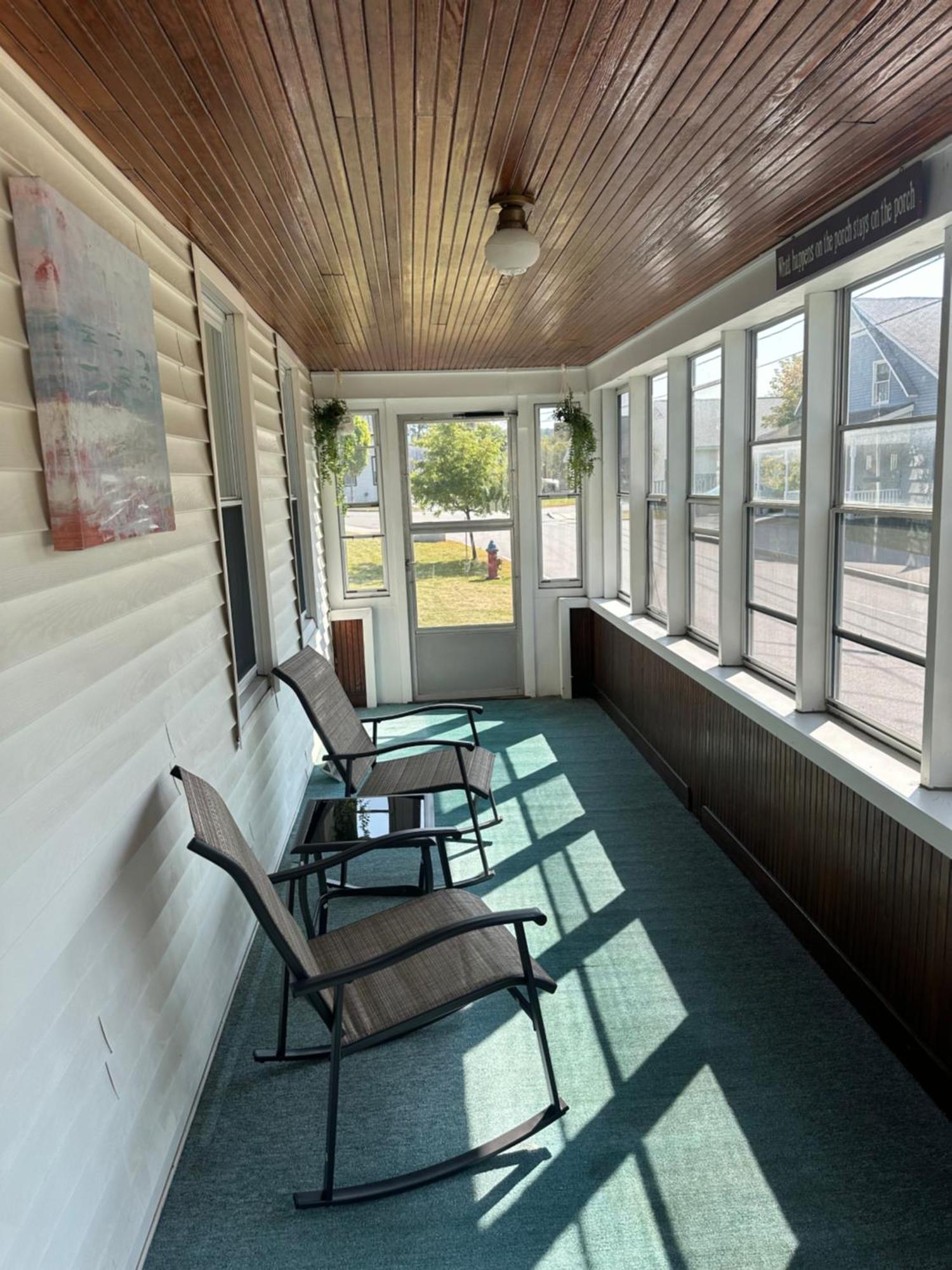 Cute 6-Bedroom Getaway In The Heart Of Littleton Bagian luar foto